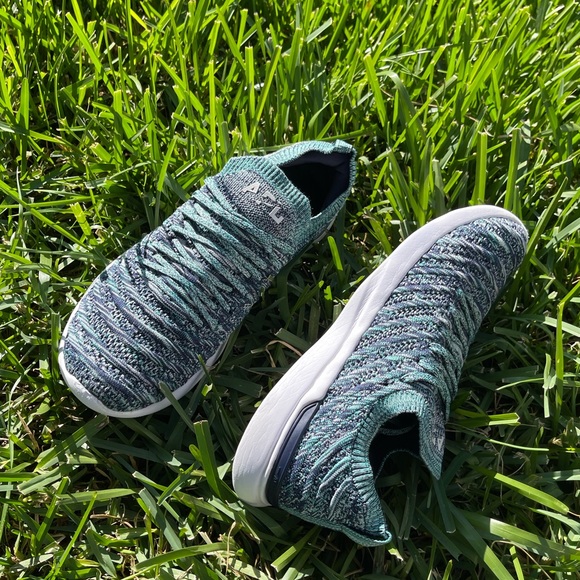 APL TechLoom Wave hybrid Running shoe navy/green melange  size 8.5 Men - Picture 2 of 12